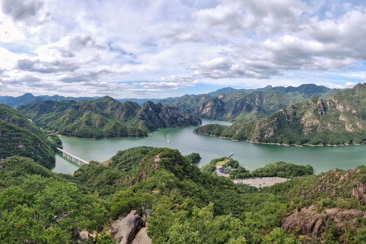청풍호 사찰 (출처 : 한국관광공사)