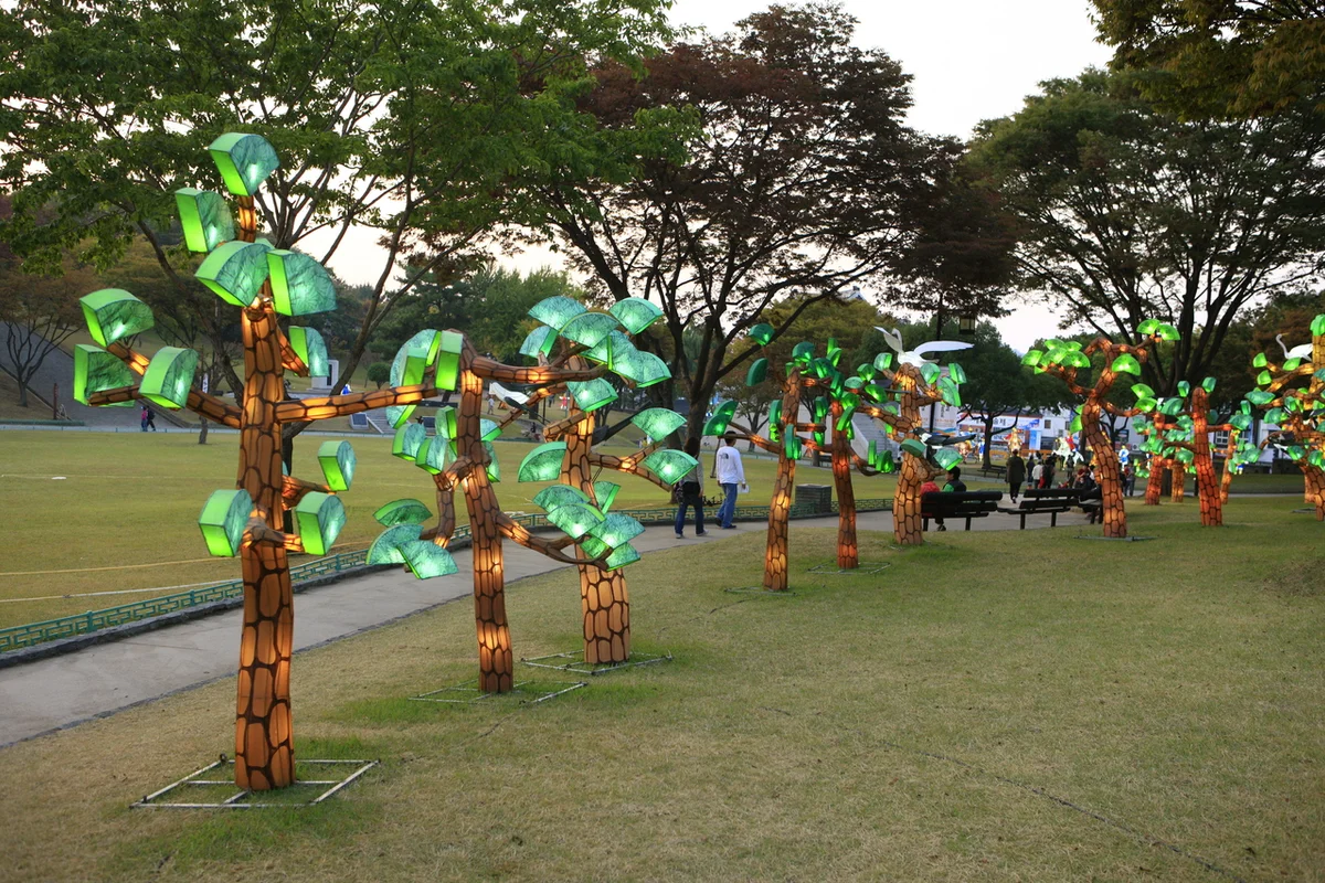 진주성 및 성벽 등(燈) 전시 - 진주남강유등축제 여행