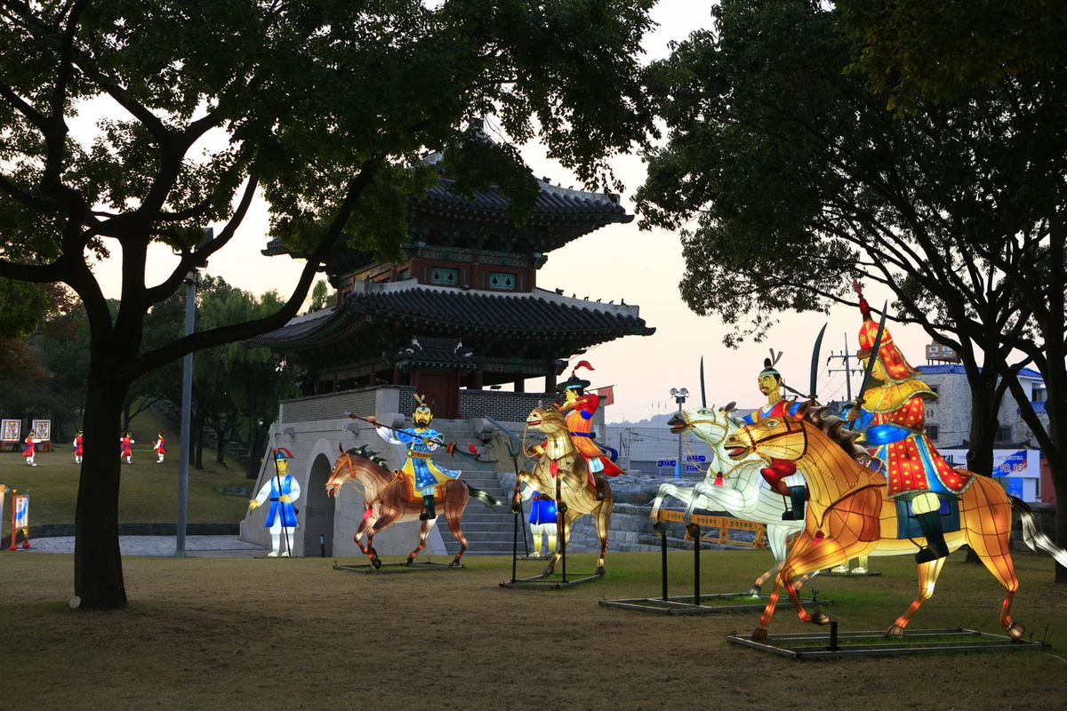 시민 참여 소망 등(燈) 전시 - 진주남강유등축제 여행