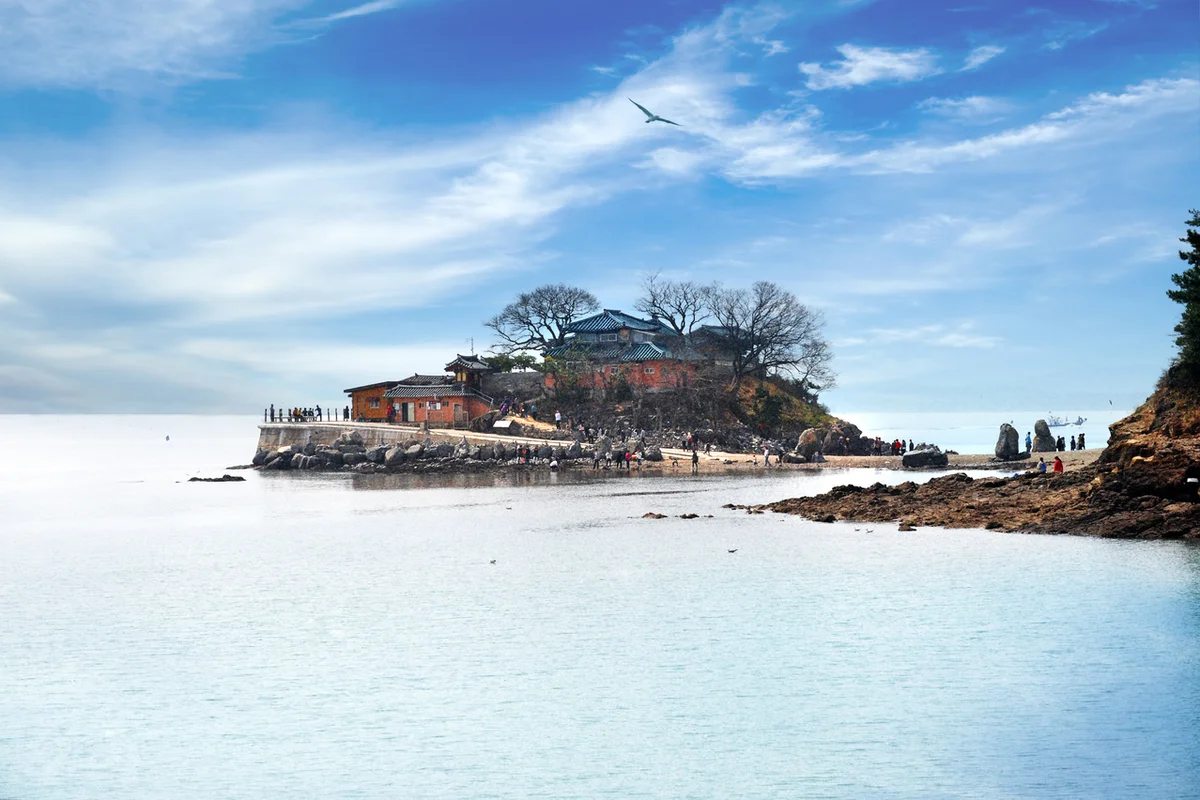 바다 위의 신비로운 사찰, 간월암 - 안면도호텔 여행