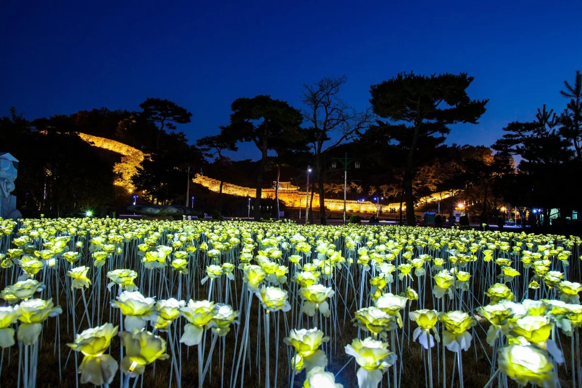 고창읍성 야경 (출처 : 한국관광공사)