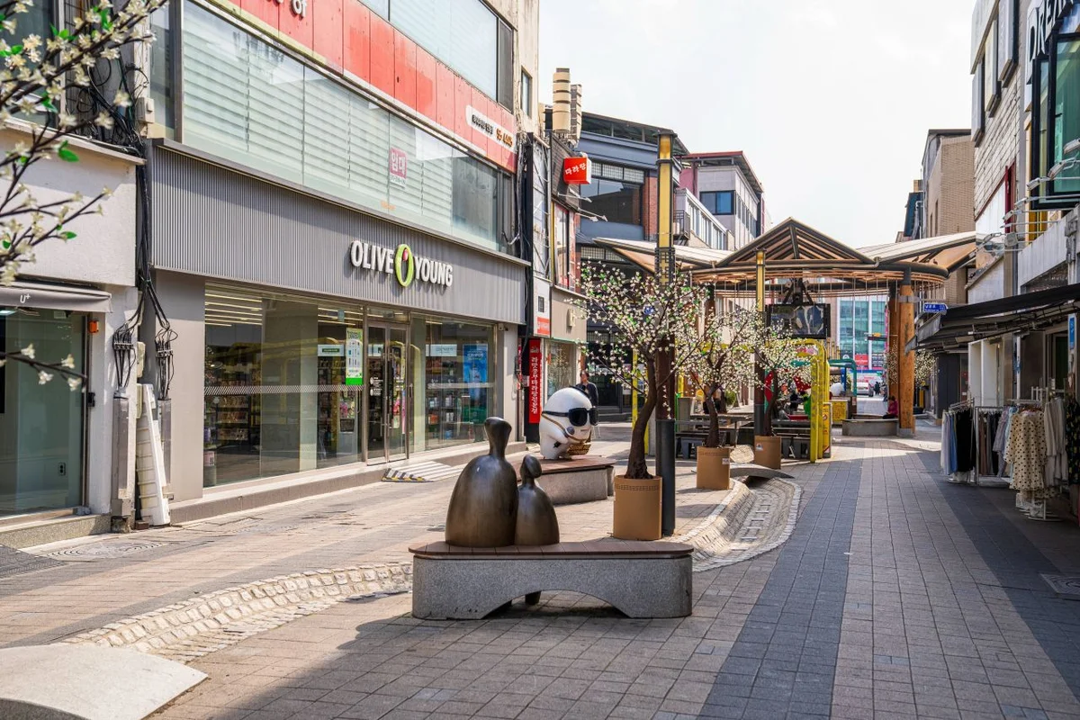 신포동 데이트 장소: 가죽공방 핸디언즈 - 신포동 여행